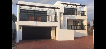 5 Bedroom house to rent in Bloubergstrand