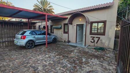 1 Bedroom House in Flora Park