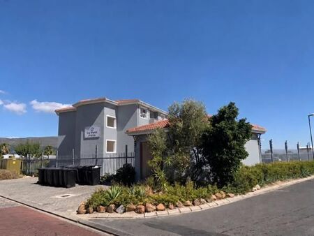 2 Bedroom Apartment in Paarl Central