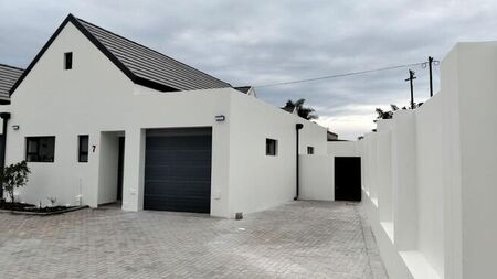2 Bedroom townhouse - sectional to rent in Velddrif