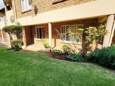 2 Bedroom apartment to rent in Glenvista, Johannesburg
