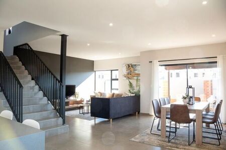 4 Bedroom duplex townhouse - sectional to rent in Equestria, Pretoria