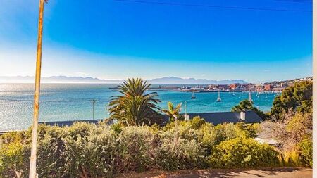 2 Bedroom apartment to rent in Simons Town Central
