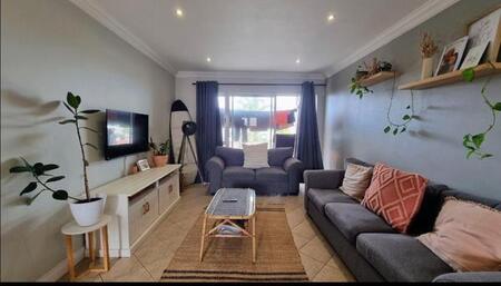 2 Bedroom Apartment in Jeffreys Bay Central