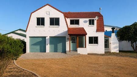 4 Bedroom House in Bettys Bay