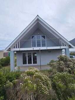 4 Bedroom House in Bettys Bay