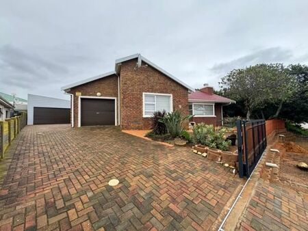 3 Bedroom House in Stilbaai Wes