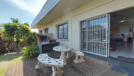 2 Bedroom Apartment in Manaba Beach