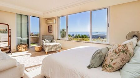 3 Bedroom apartment to rent in Green Point, Cape Town