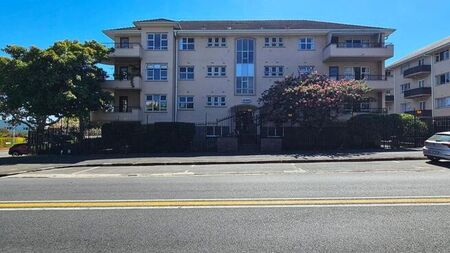 2 Bedroom apartment to rent in Claremont, Cape Town