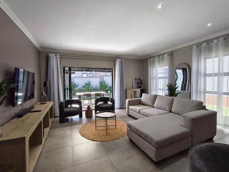 2 Bedroom townhouse - sectional to rent in Langenhovenpark, Bloemfontein
