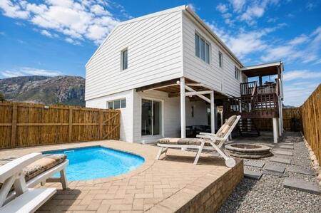 4 Bedroom House in Bettys Bay