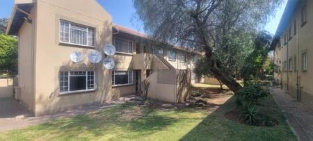 2 Bedroom Apartment in Die Hoewes