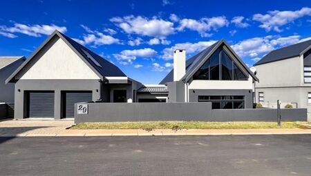 4 Bedroom House in Outeniquasbosch