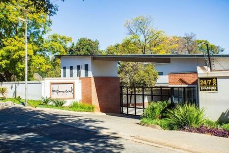 3 Bedroom duplex townhouse - sectional to rent in Rivonia, Sandton