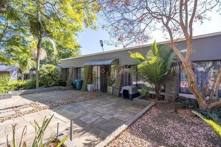 5 Bedroom house to rent in Fontainebleau, Randburg