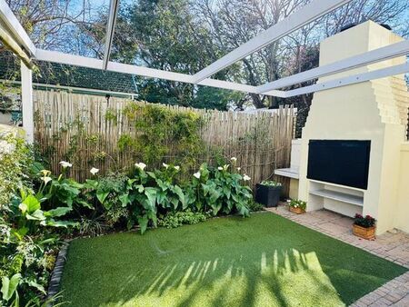 3 Bedroom townhouse - freehold to rent in Rondebosch, Cape Town
