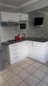 Bachelor apartment in Aston Bay