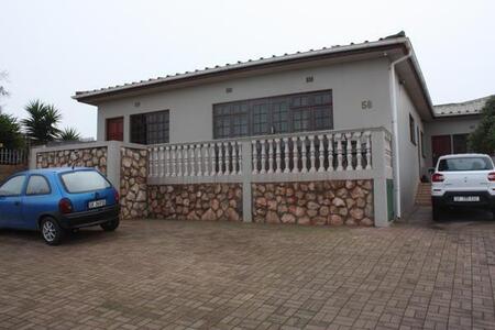1 Bedroom Flat in Vredenburg