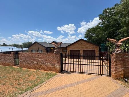 4 Bedroom House in Hartswater
