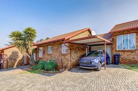 3 Bedroom Townhouse in Norkem Park