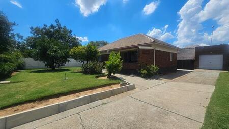 3 Bedroom House in Lakeview