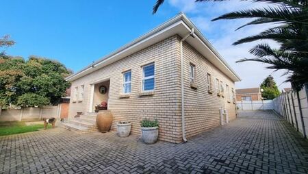 3 Bedroom House in Jeffreys Bay Central