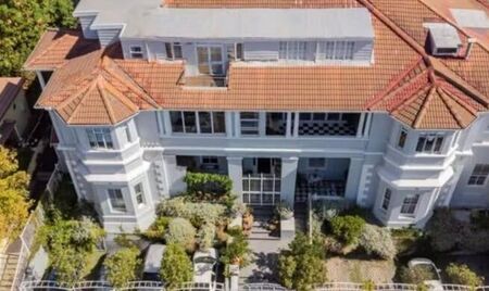 Bachelor Apartment to rent in Green Point, Cape Town