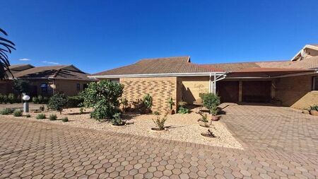 3 Bedroom townhouse - freehold to rent in Hartenbos Central