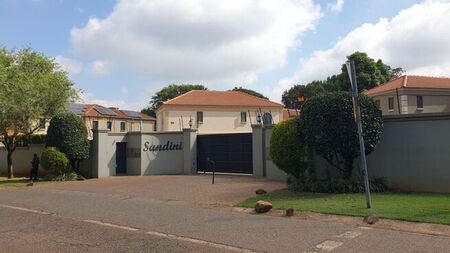 3 Bedroom duplex townhouse - freehold to rent in Fairland, Randburg