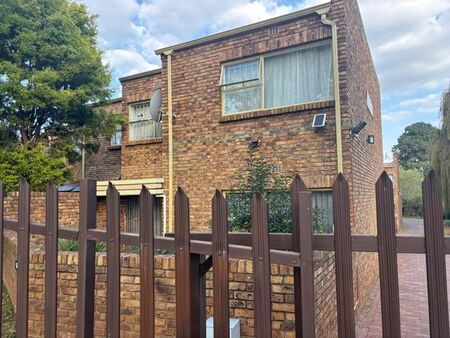 3 Bedroom duplex apartment rented in Meredale, Johannesburg