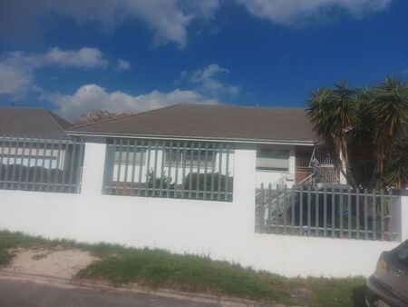 3 Bedroom house to rent in Parow North