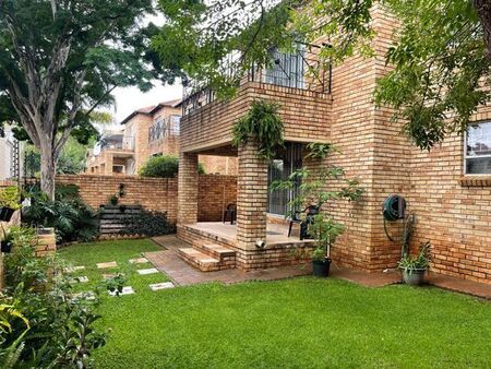 3 Bedroom duplex townhouse - sectional to rent in Little Falls, Roodepoort