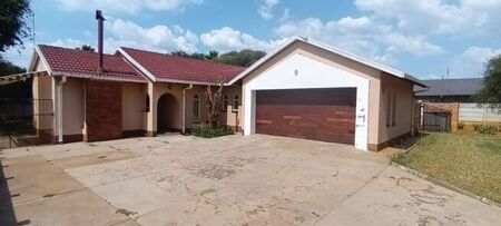 3 Bedroom house to rent in Meiringspark, Klerksdorp
