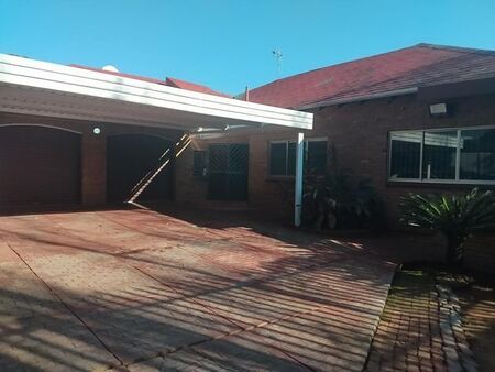 4 Bedroom house to rent in Baileys Muckleneuk, Pretoria