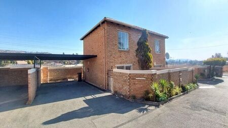 2 Bedroom duplex townhouse - sectional rented in Strubensvallei, Roodepoort