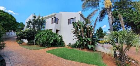 3 Bedroom duplex townhouse - sectional rented in Constantia Kloof, Roodepoort