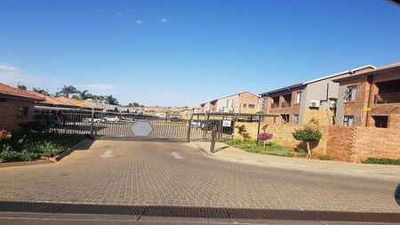 2 Bedroom apartment to rent in Wilgeheuwel, Roodepoort