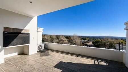 3 Bedroom townhouse - sectional to rent in Bryanston, Sandton