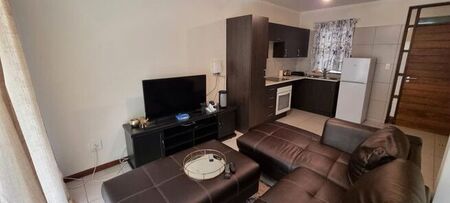 1 Bedroom bachelor apartment rented in Jackal Creek Golf Estate, Randburg