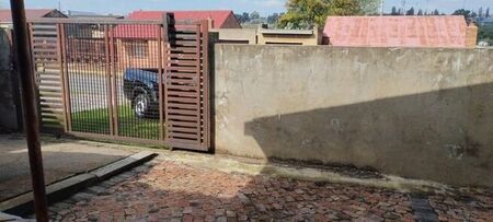 2 Bedroom house to rent in Orlando West, Soweto