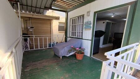 1 Bedroom bachelor to rent in Bluff, Durban