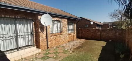 2 Bedroom townhouse - sectional to rent in Hennopspark, Centurion