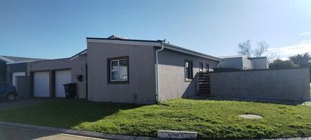 3 Bedroom house to rent in Vredelust, Kuils River
