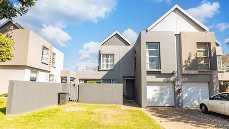 3 Bedroom duplex townhouse - sectional rented in North Riding, Randburg