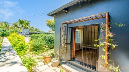 2 Bedroom cottage to rent in Westdene, Johannesburg