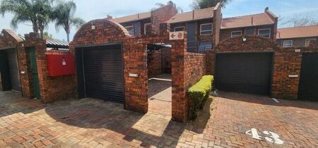 2 Bedroom townhouse - sectional rented in Garsfontein, Pretoria