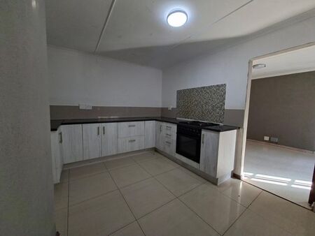 2 Bedroom cottage to rent in Wetton, Cape Town