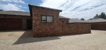 3 Bedroom townhouse - sectional to rent in Doringkruin, Klerksdorp
