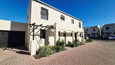 3 Bedroom duplex townhouse - sectional to rent in Parklands, Blouberg